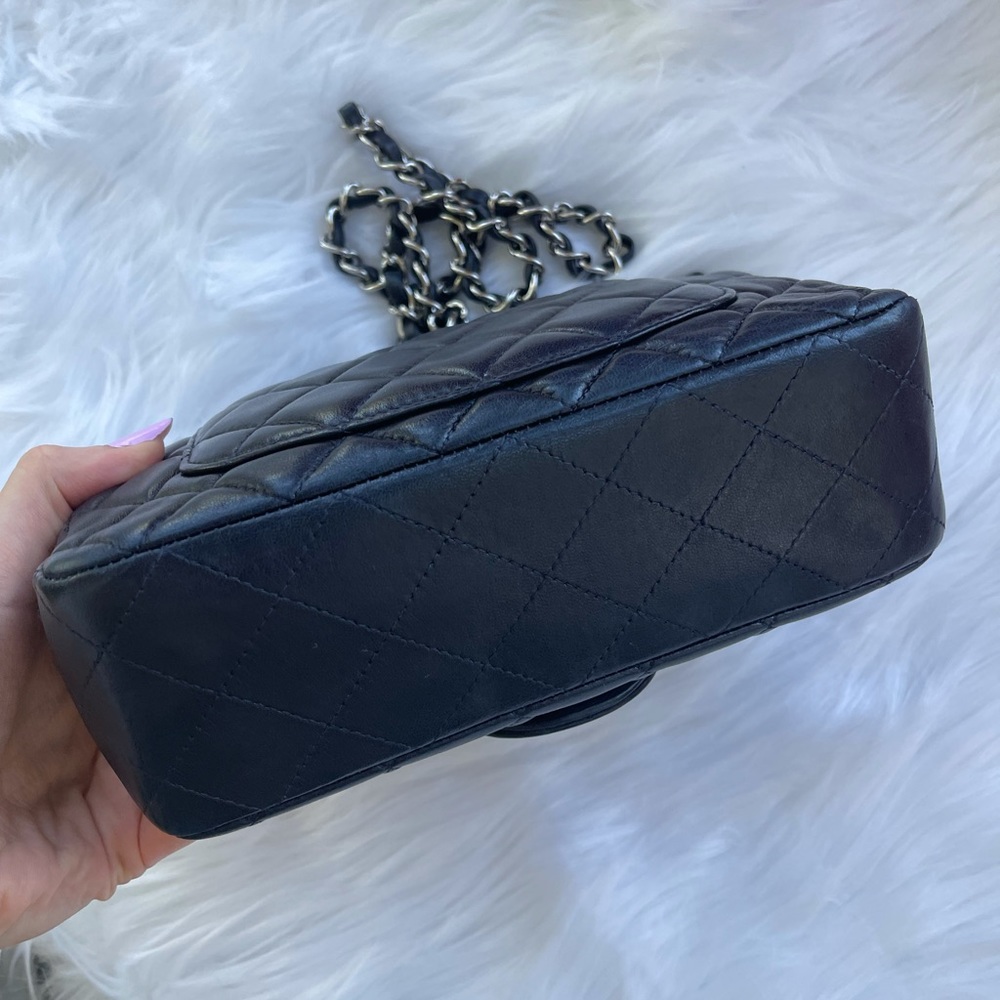Chanel flap bag, very hard to find size! - Picture 13 of 17